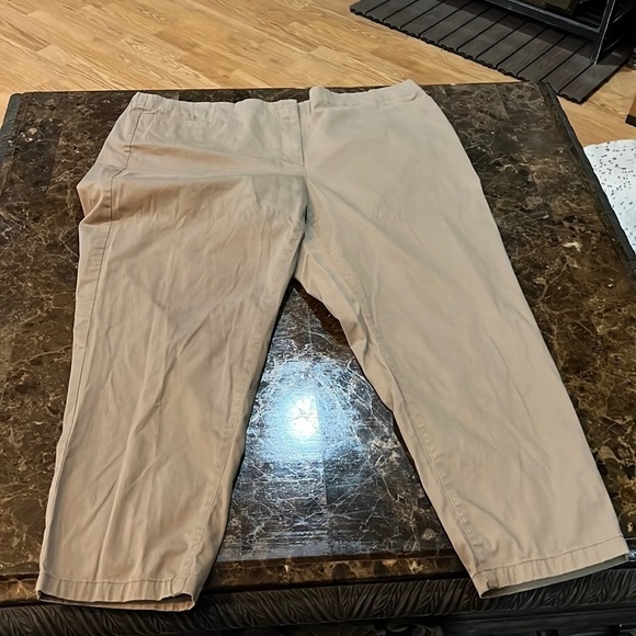 J. Jill Pants - J.Jill size 22 tan women’s cropped pants. A277